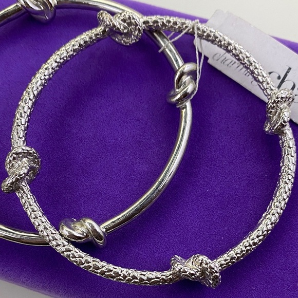 💛 Classic Charming Charlie Silver Tone Knot Textured Bangle Bracelet Set - Picture 4 of 5